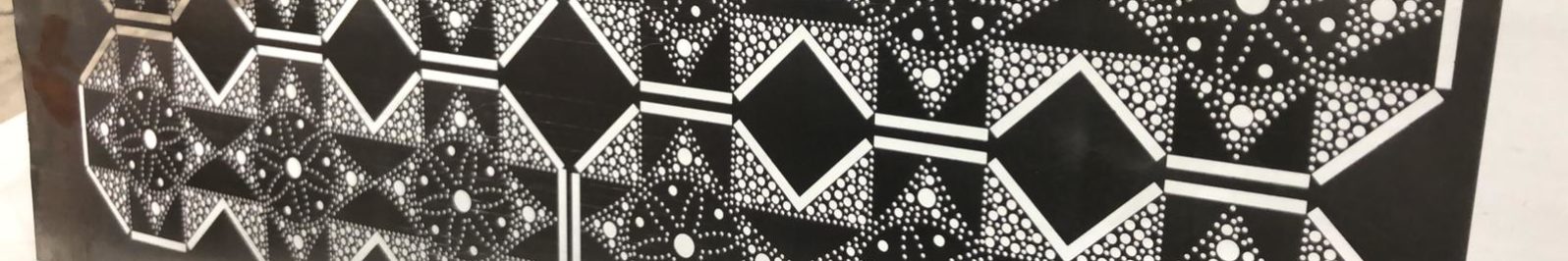 tole-perforee-motif-dessin-trou